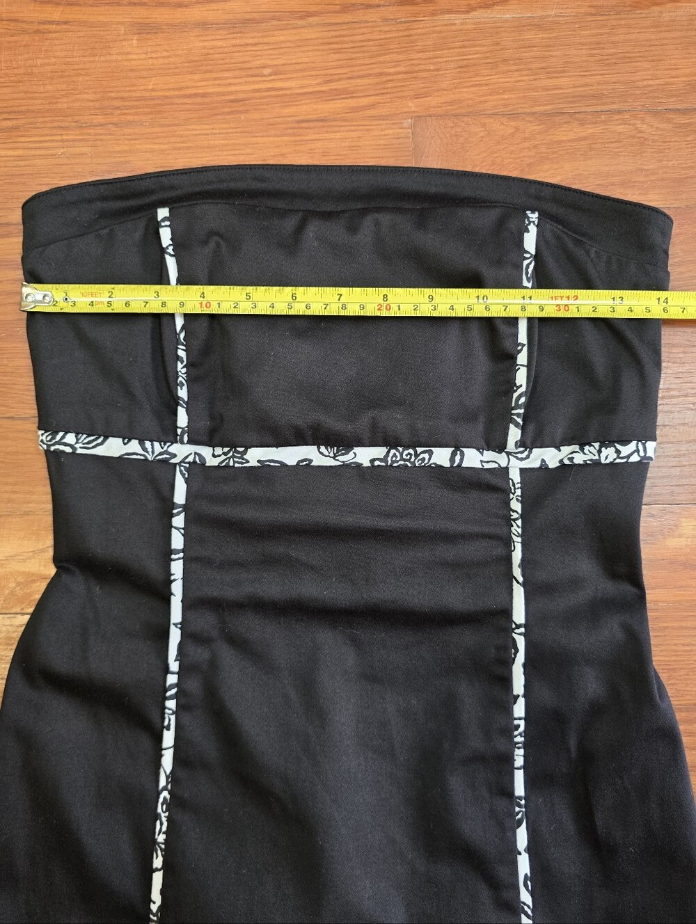White House Black Market Black Floral Trim Strapless Cocktail Sheath Dress Sz.4 - Picture 11 of 12